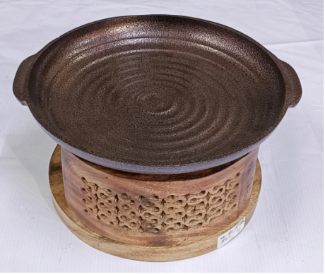 WOODEN SNACKS WARMER ROUND WITH ANTIQUE PLATE
